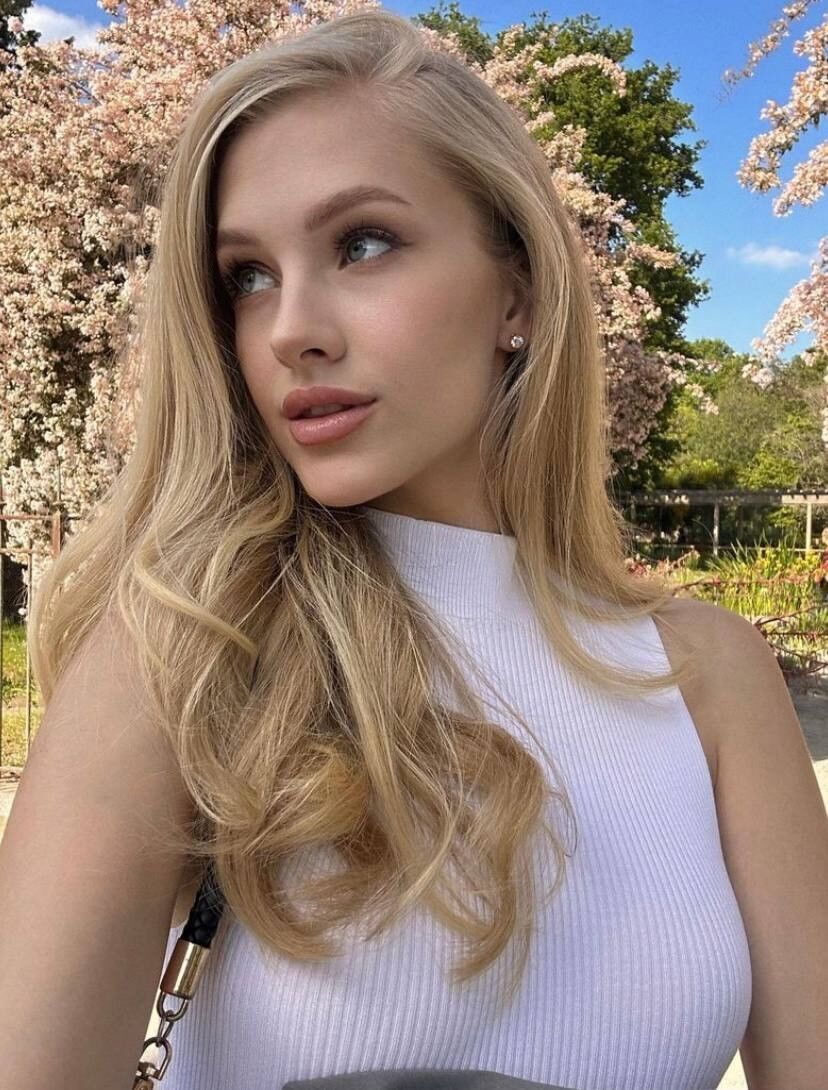 Эскорт Оля стройная подарит классический секс и позовет в гости