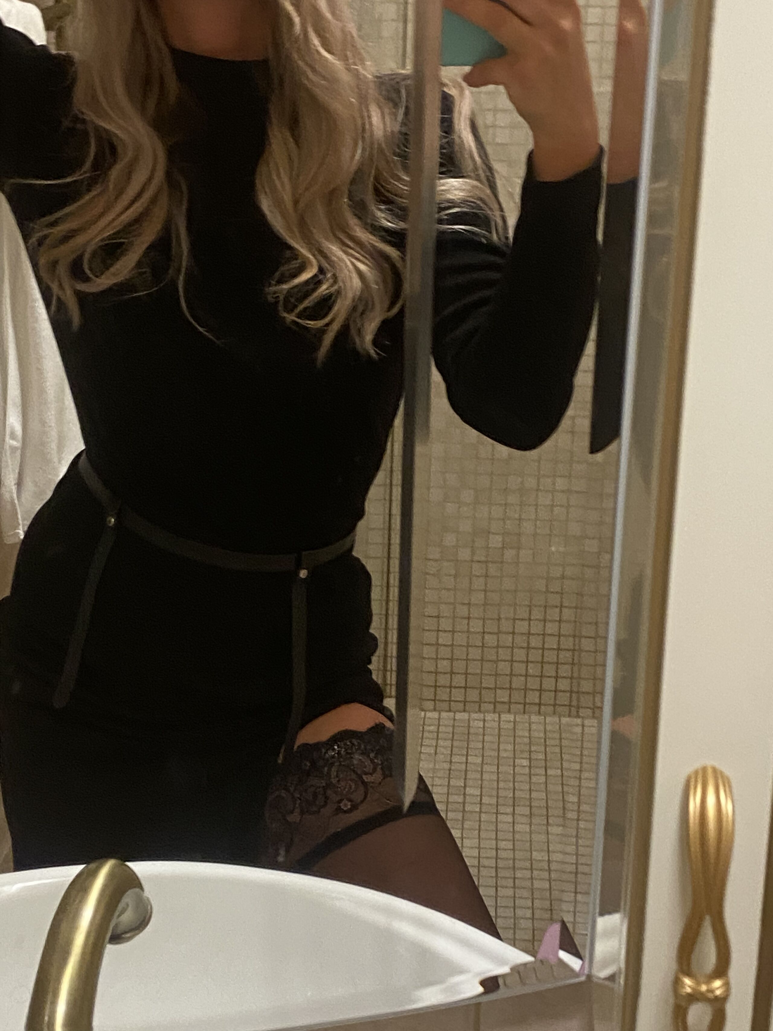 Девочка Виктория стройная сделает с удовольствием игрушки и пригласит к себе