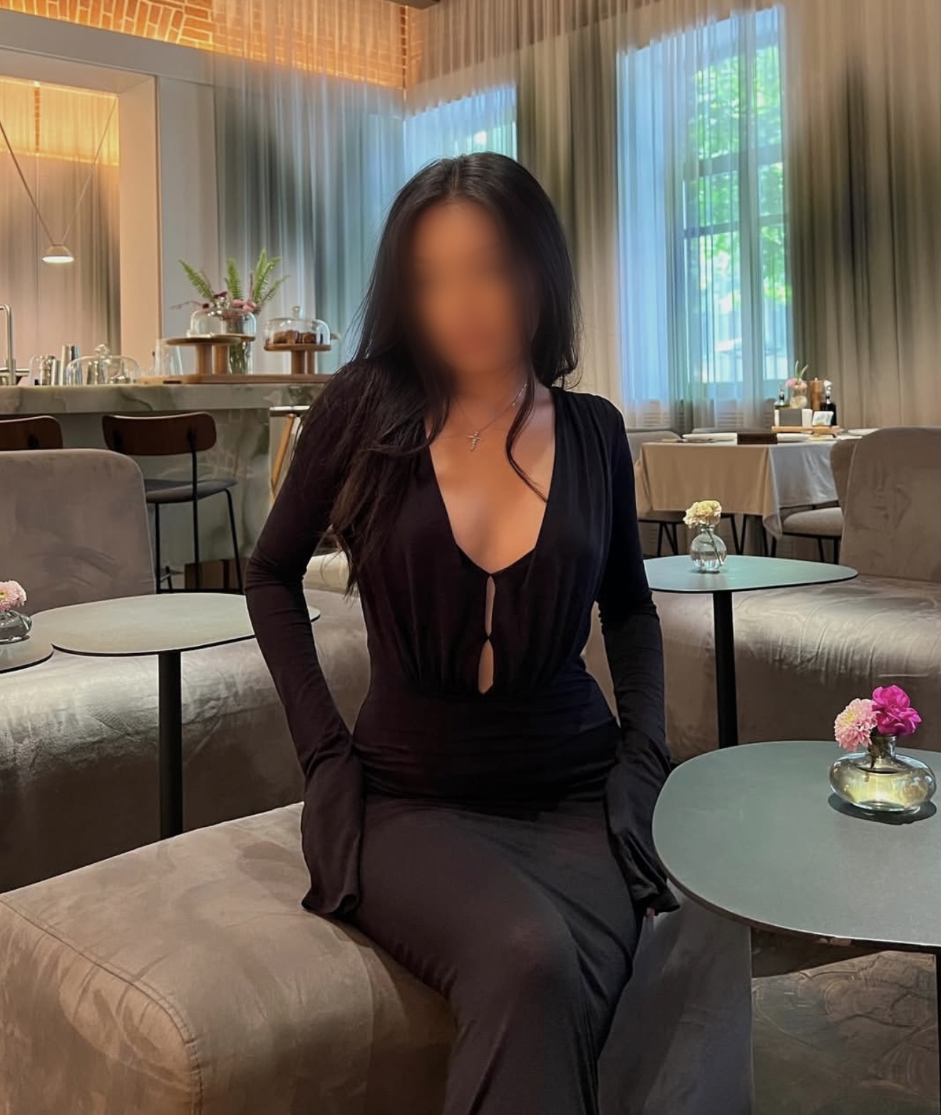 Профессионалка Марина стройная исполнит минет без резинки и позовет в гости