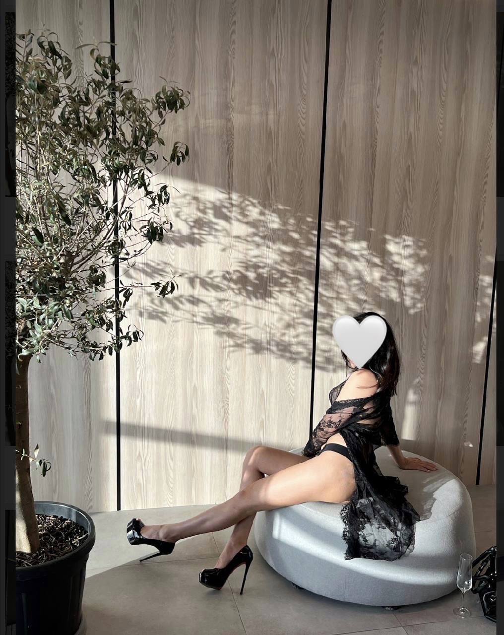 Шлюха Жанна с 2 размером груди подарит классический секс и позовет в гости