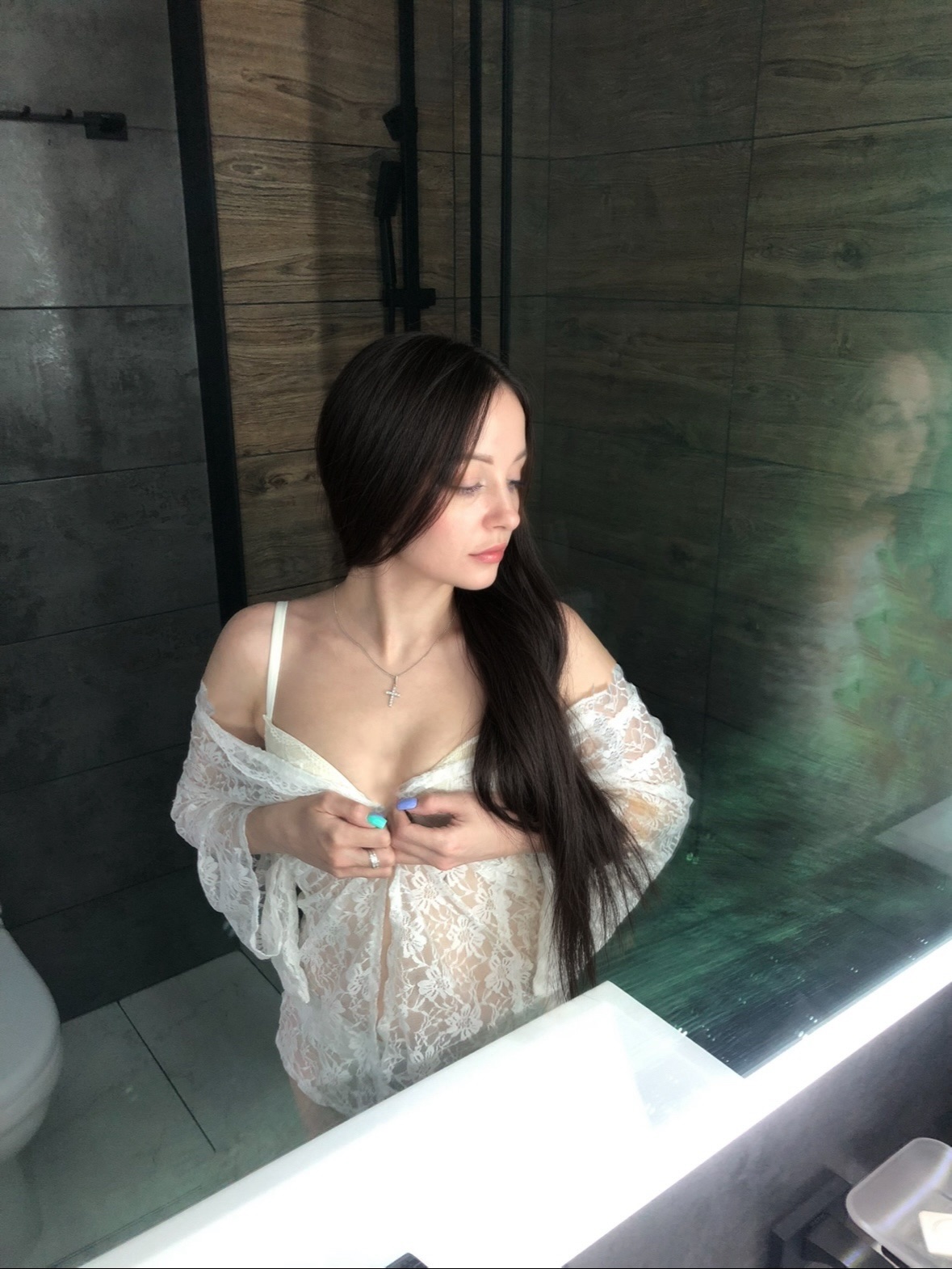 Эскорт Лиза с 2 размером груди сделает с удовольствием фут-фетиш и пригласит к себе