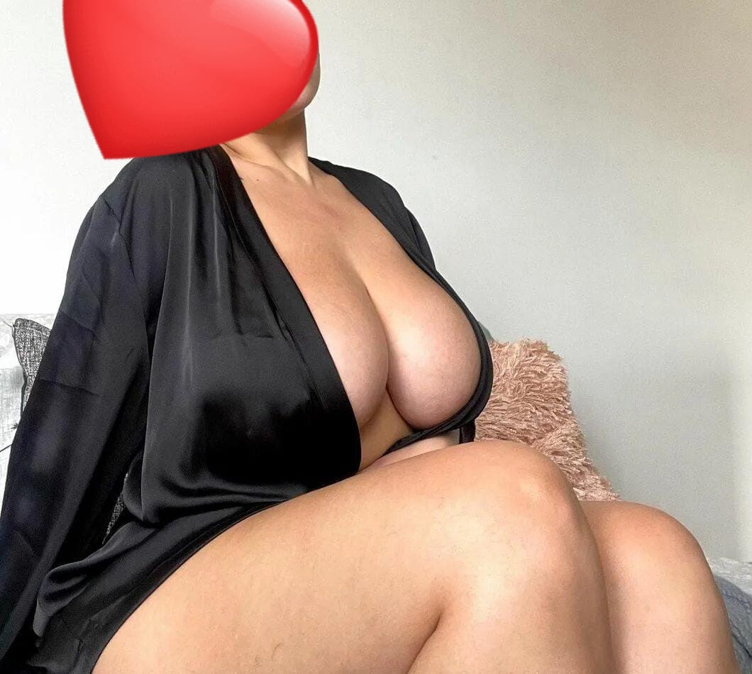 Девушка БЕЗ ПРЕДОПЛАТ ира 33 лет исполнит расслабляющий массаж и примет у себя