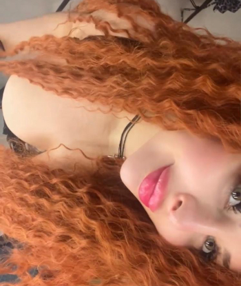 Девочка Алёнушка спортивная подарит окончание на лицо и позовет в гости