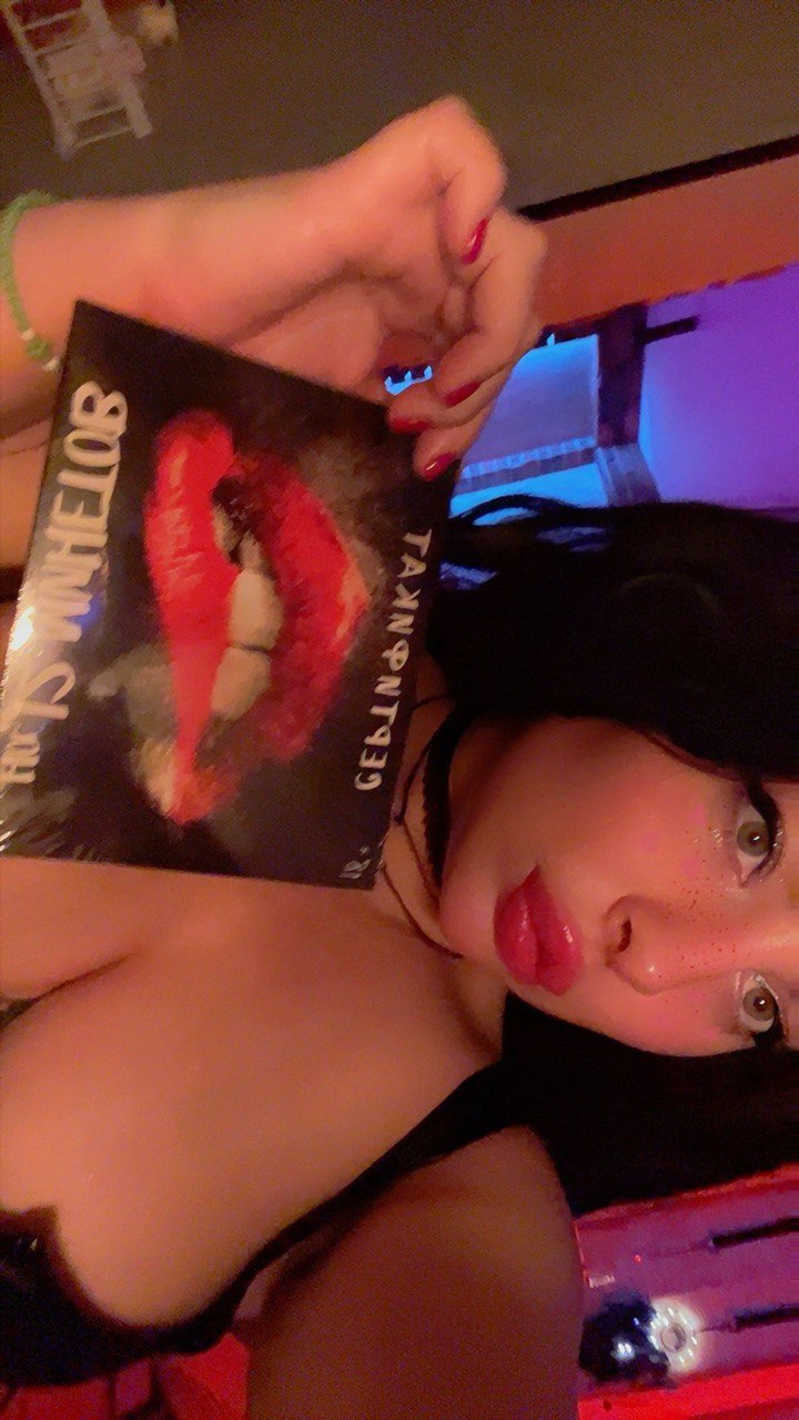 Шлюха СладкаяБулочка Алёна с 3 размером груди сделает профессионально куннилингус и пригласит к себе в  Квартал 300