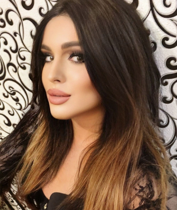 Девушка Аделина стройная сделает нежно групповой секс и пригласит к себе