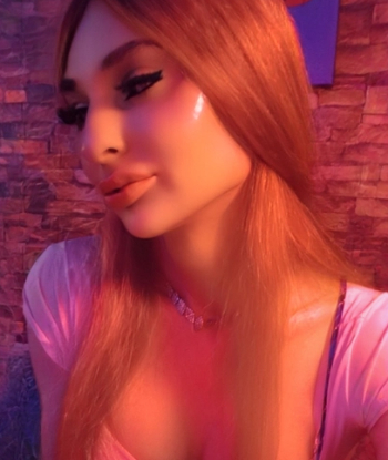 Блондинка. Эли транс девушка 26 лет сделает профессионально урологический массаж и позовет в гости