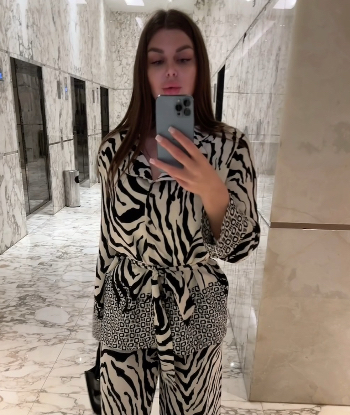 Девушка по вызову Снежана 👑 23 лет сделает профессионально семейным парам и пригласит к себе