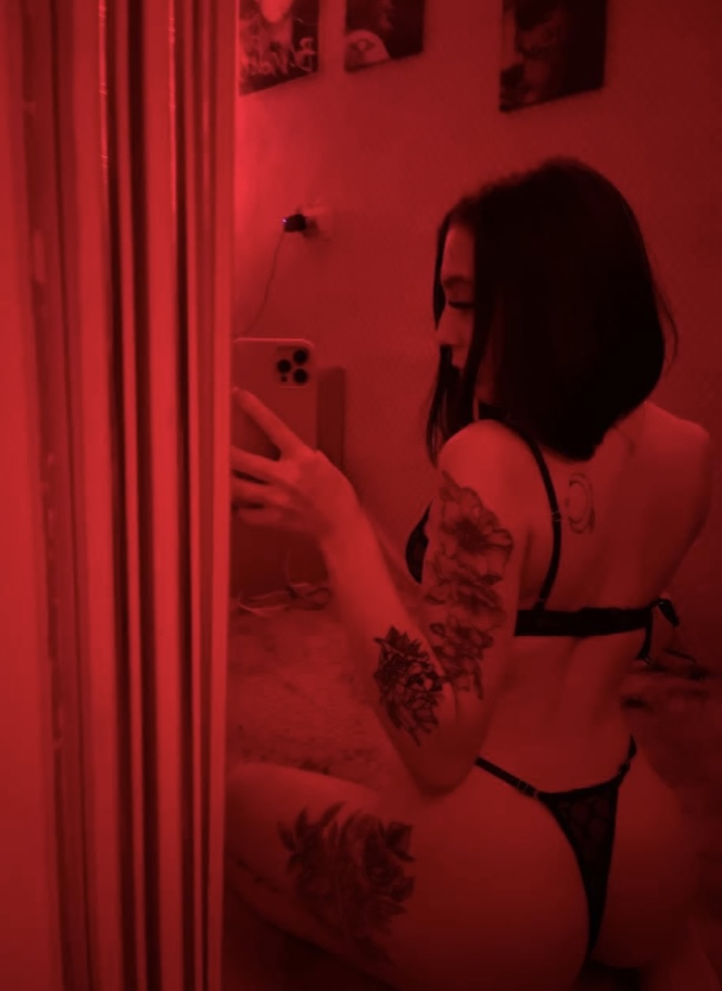 Массажистка Саша с 2 размером груди сделает профессионально куннилингус и позовет в гости в Любой район