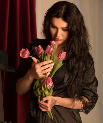 Путана Маринэ Трансик с 3 размером груди сделает нежно фистинг классика и пригласит к себе