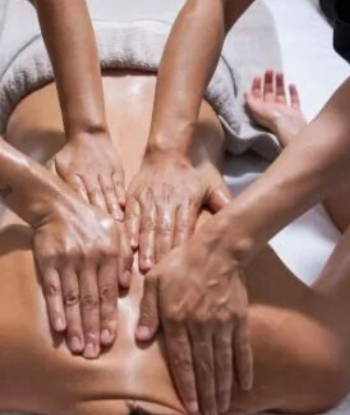 Индивидуалка Массаж в четыре руки с 3 размером груди сделает качественно анилингус и примет у себя