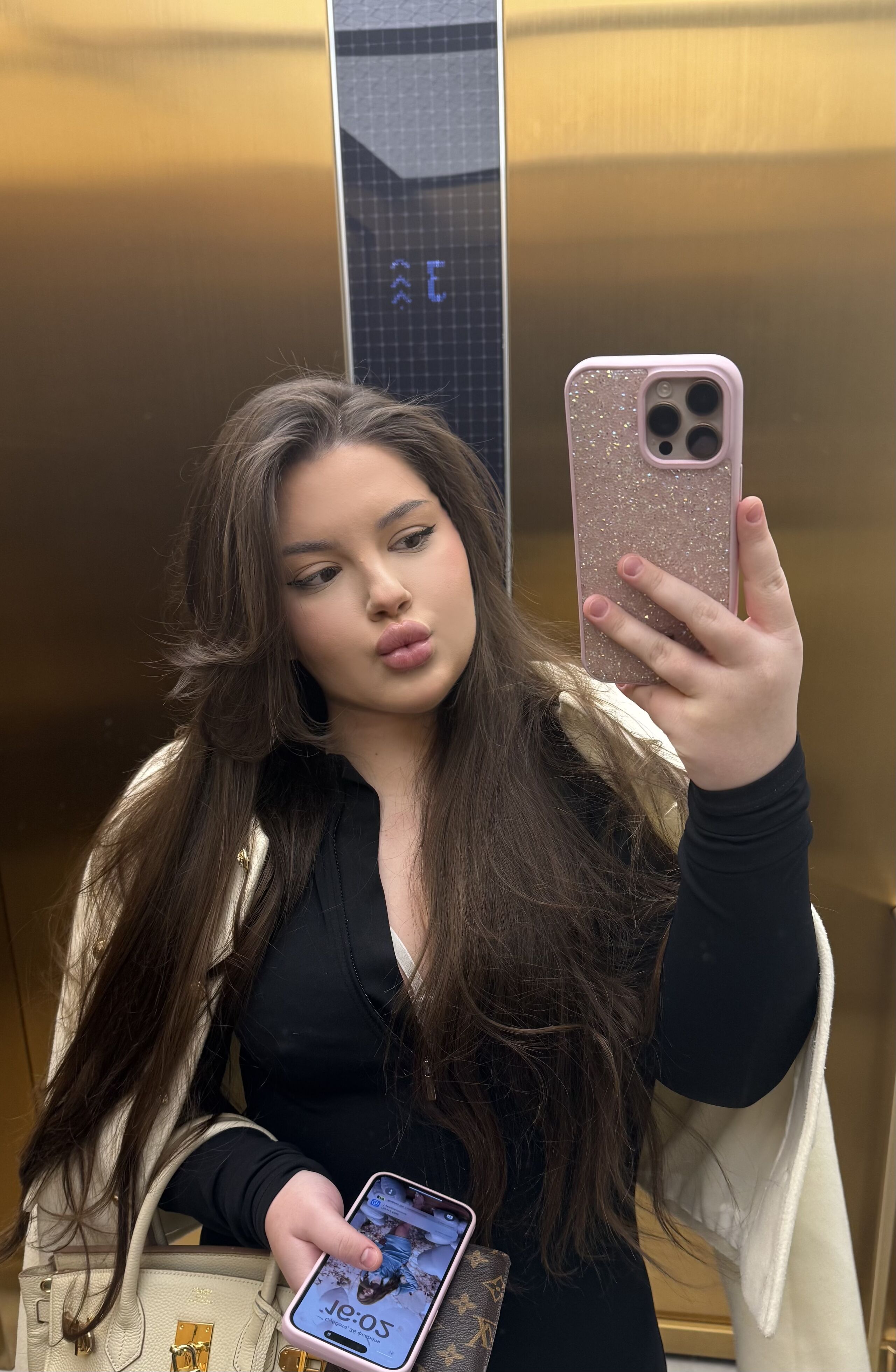 Индивидуалка Диана с 3 размером груди сделает качественно окончание на грудь и пригласит к себе