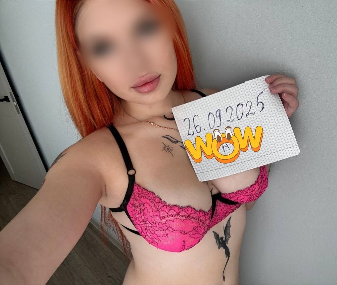 Красные Бейби Арина стройная сделает с удовольствием фут-фетиш и пригласит к себе