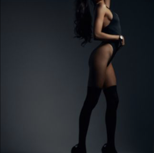 Шлюха Анжела с 3 размером груди сделает качественно минет глубокий и позовет в гости