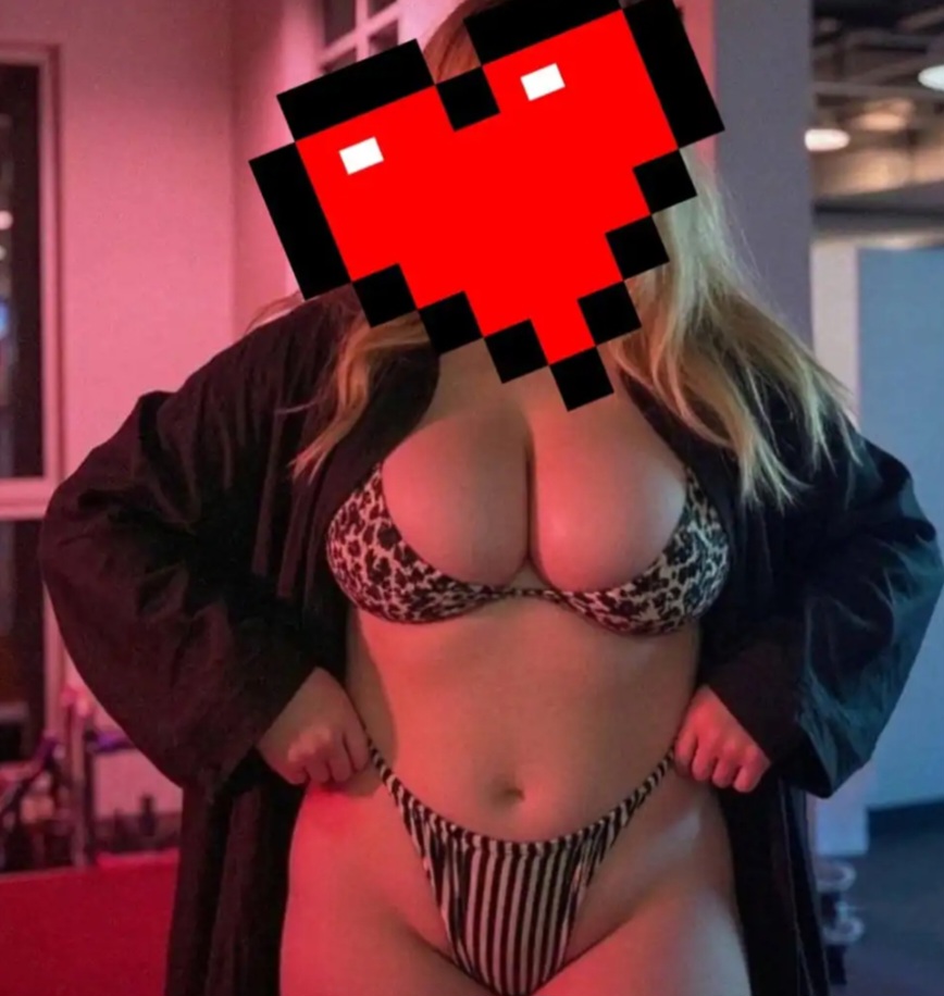 Девушка МАША И МАРИ с 4 размером груди исполнит классический секс и позовет в гости в  Квартал 300