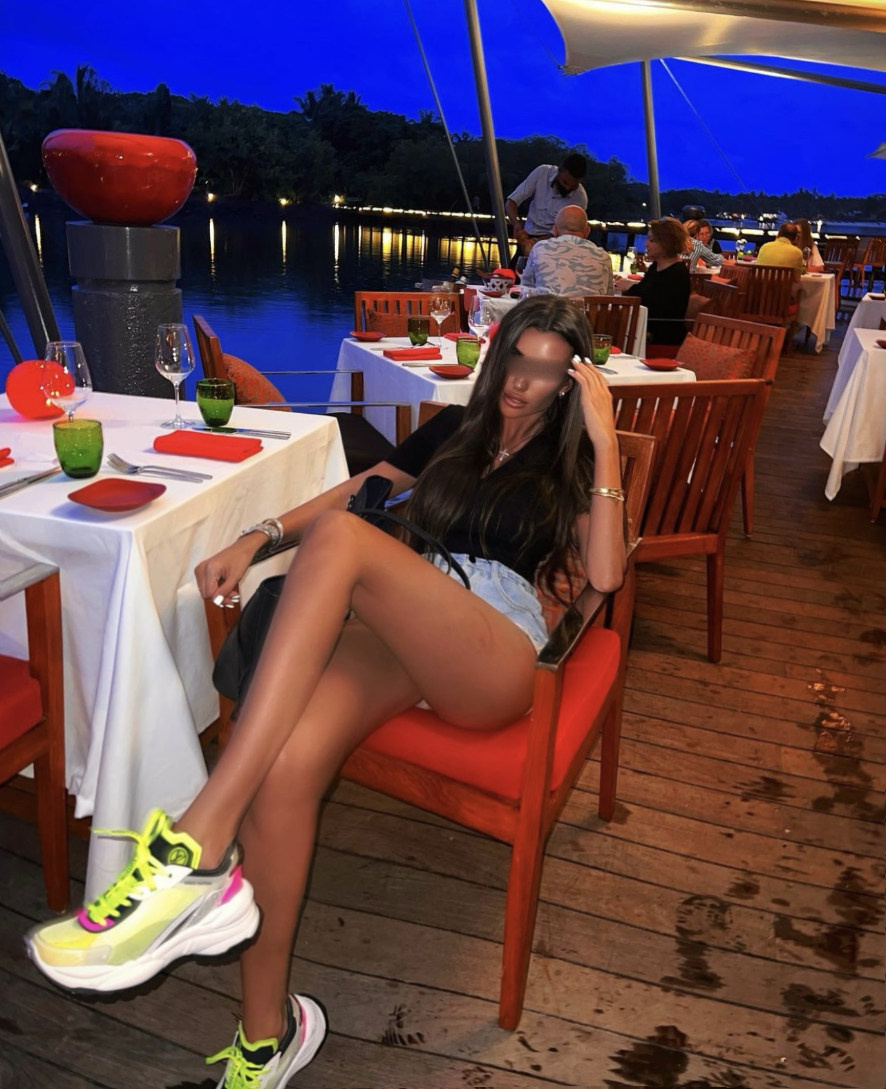 Шатенка Lisi Фото мои стройная сделает нежно окончание на лицо и пригласит к себе