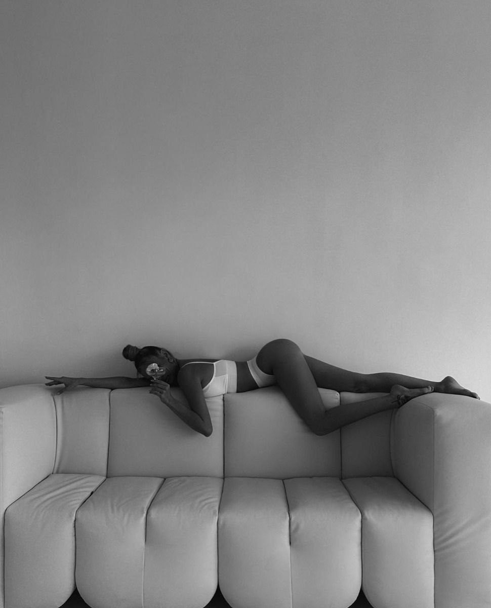 Девочка Кира с 2 размером груди исполнит  и пригласит к себе в Любой район