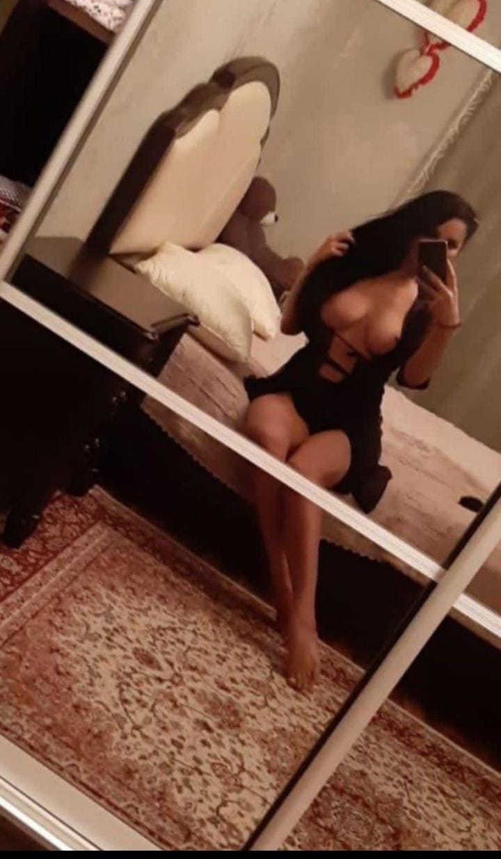 Профессионалка Сабина стройная исполнит минет без резинки и позовет в гости