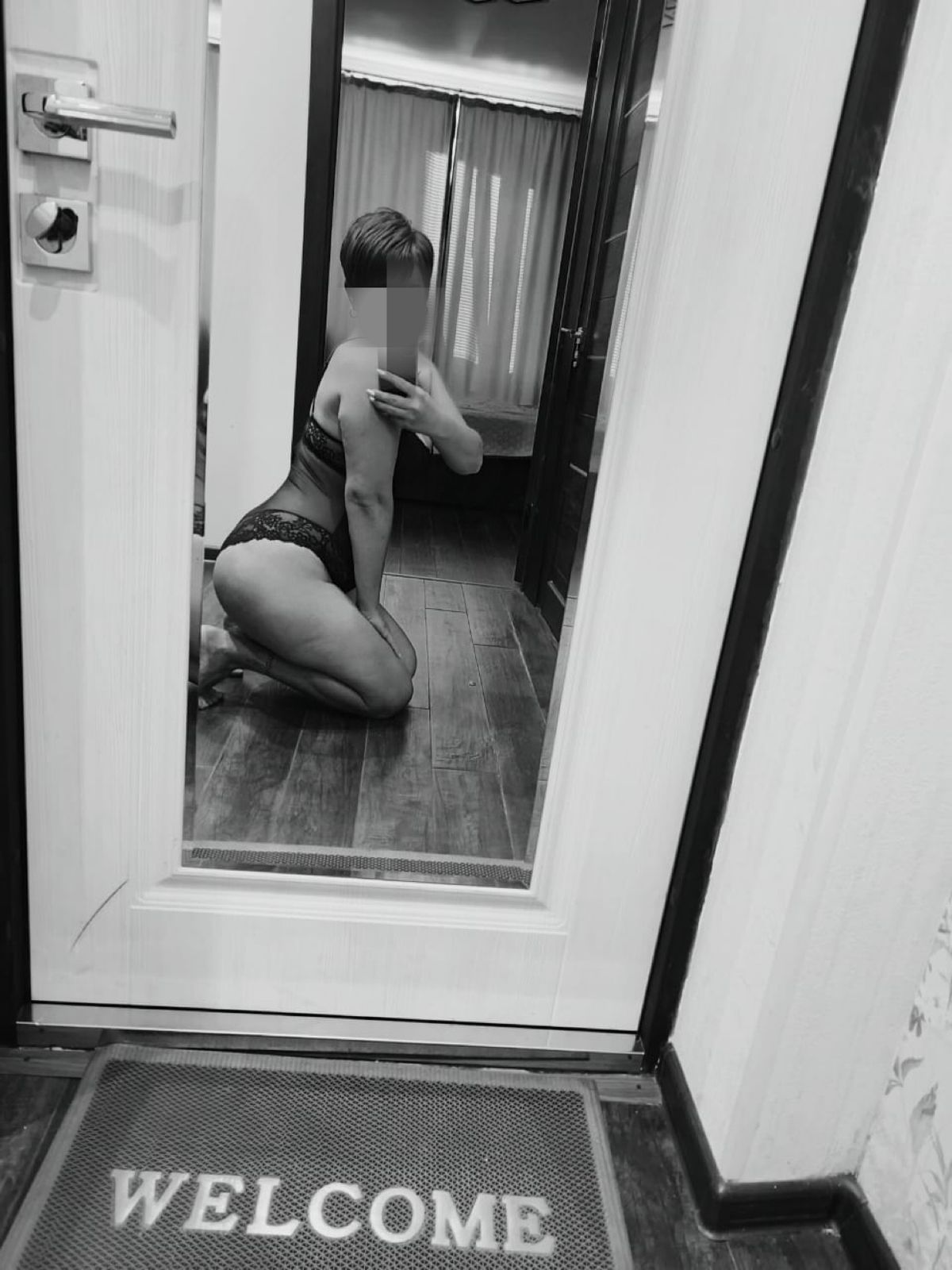 Проститутка Яна НОВЕНЬКАЯ с 3 размером груди сделает профессионально стриптиз не профи и позовет в гости