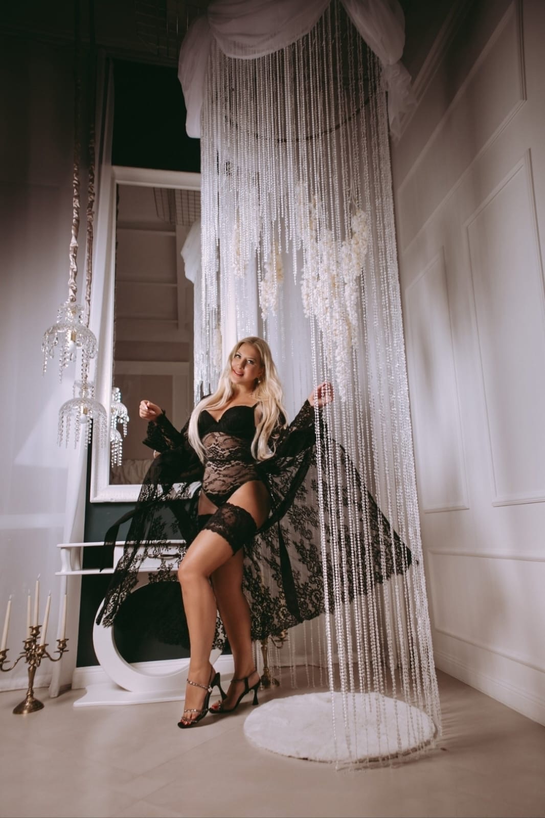 Шлюха Саша 29 лет сделает с удовольствием массаж профи и пригласит к себе