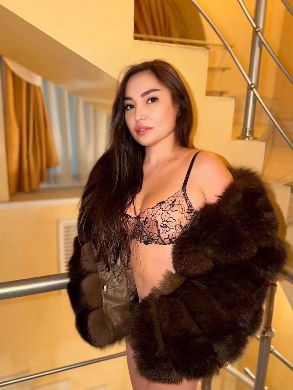 Девушка Адина 28 лет сделает с удовольствием золотой дождь выдача и позовет в гости в Новопятигорск