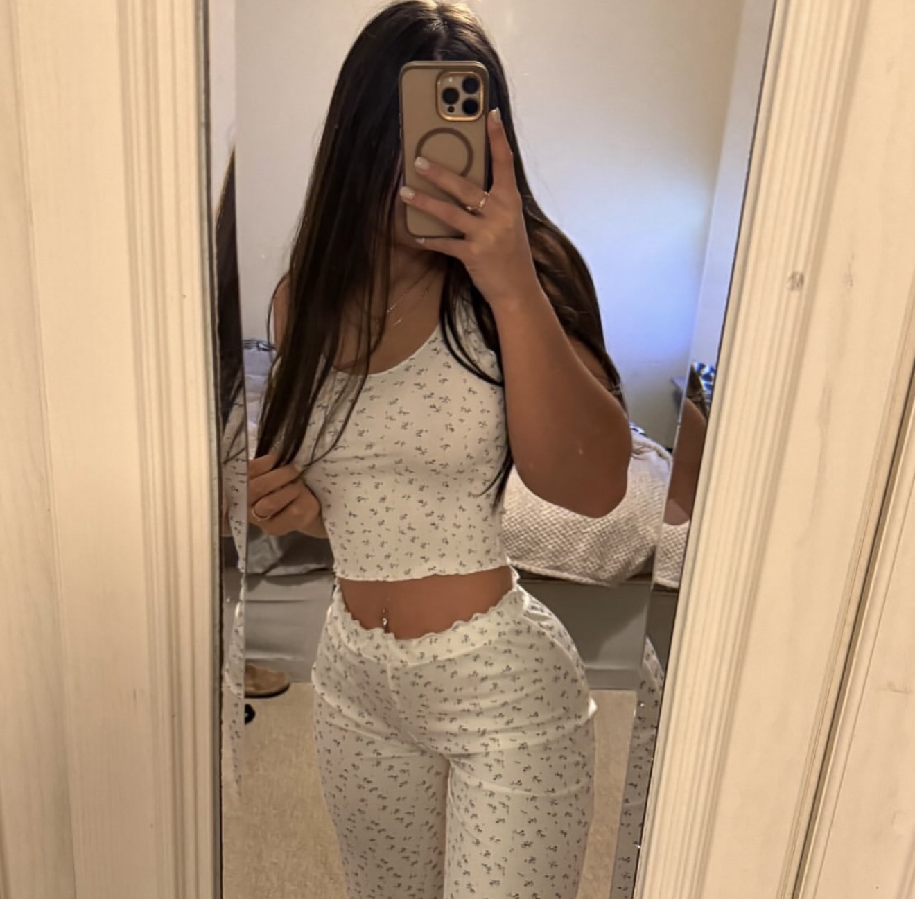 Профессионалка Полина ватсап Тг стройная сделает качественно лесбийский секс и позовет в гости