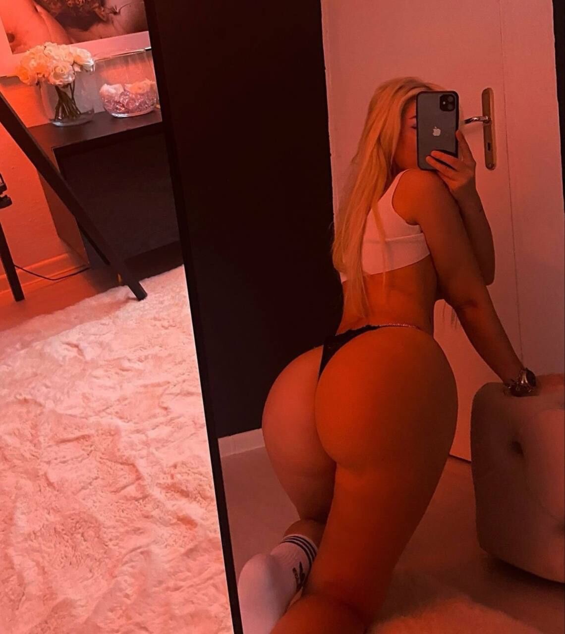 Проститутка Саша exclusive стройная сделает с удовольствием окончание в рот и примет у себя в Любой район