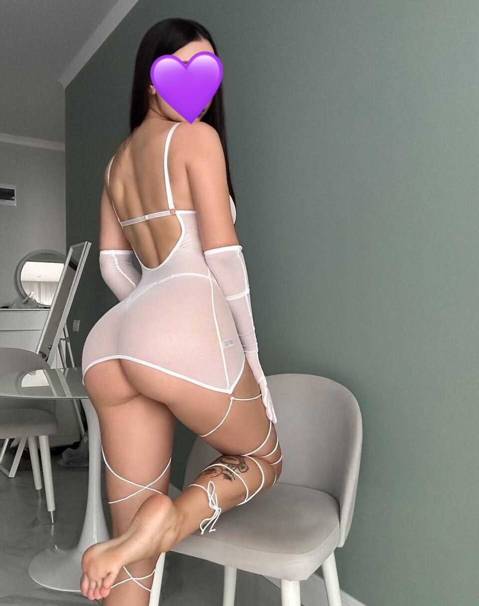 Эскорт Вика ИНДИ стройная сделает с удовольствием расслабляющий массаж и пригласит к себе