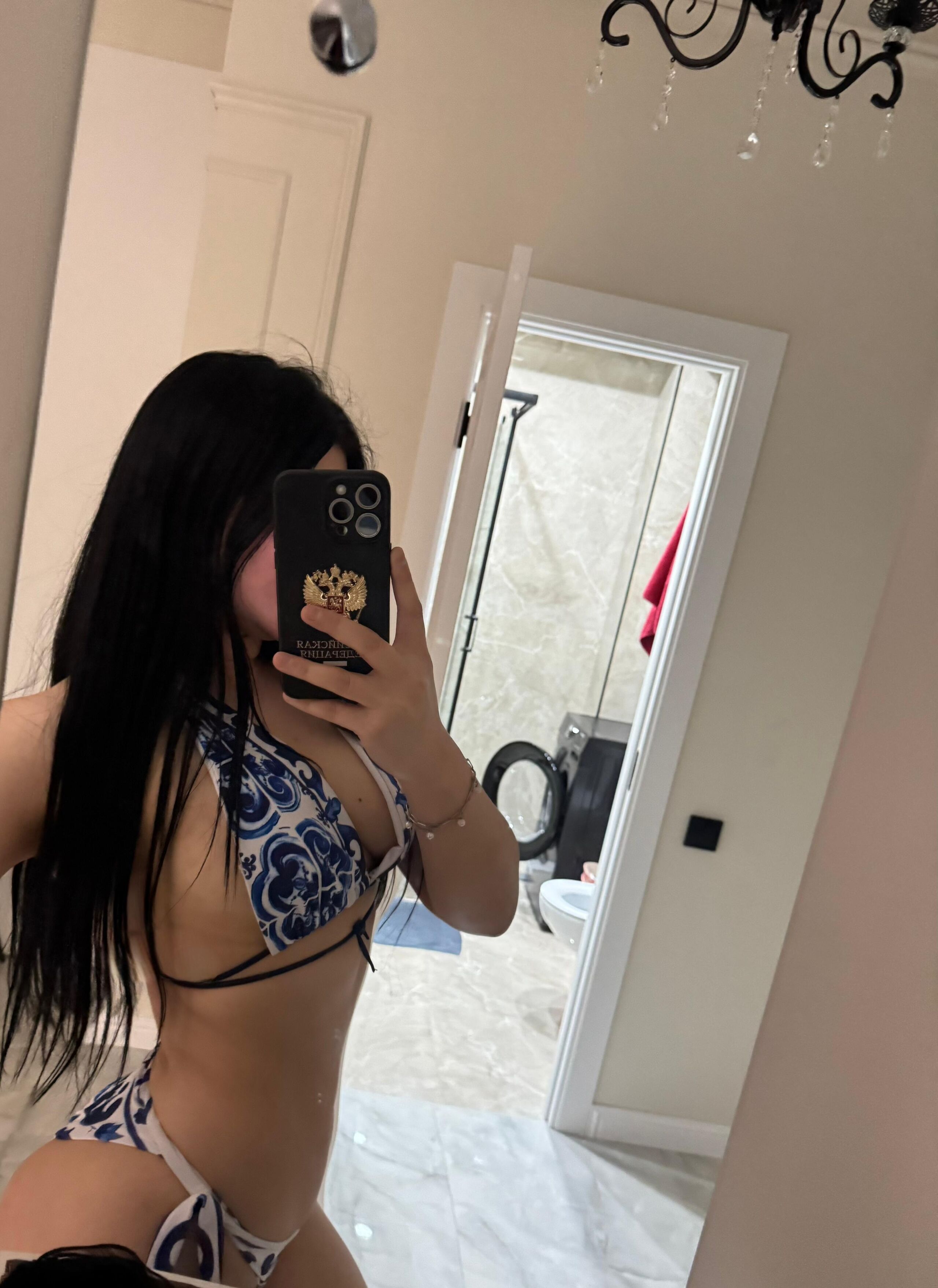 Девочка Ванесса стройная сделает с удовольствием расслабляющий массаж и позовет в гости