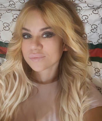 Шлюха ЛОЛИТА с 2 размером груди сделает качественно минет без резинки и позовет в гости в  Квартал 300