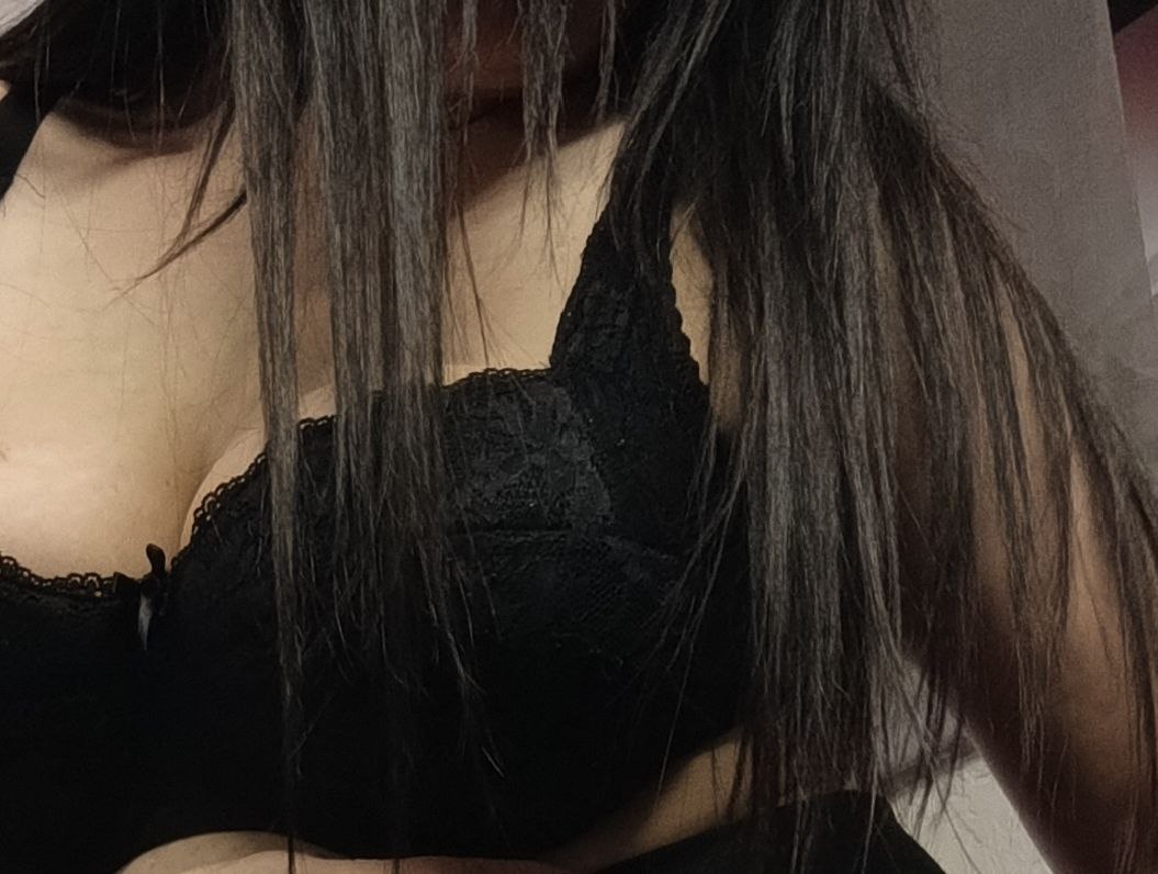 Путана Без предоплаты с 3 размером груди сделает качественно эротический массаж и пригласит к себе в Любой район