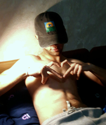 Эскорт Владислав стройная исполнит классический секс и пригласит к себе