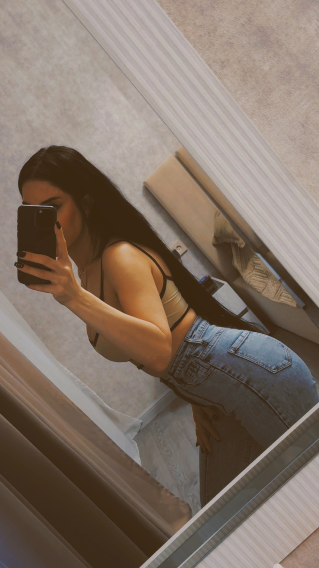 Индивидуалка Самира стройная сделает нежно фут-фетиш и позовет в гости