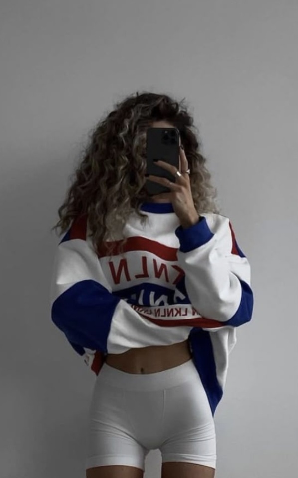 Шатенка Кудряшка 27 лет подарит эскорт и примет у себя