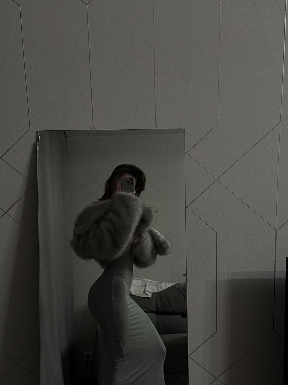 Индивидуалка Виктория стройная сделает с удовольствием фут-фетиш и позовет в гости