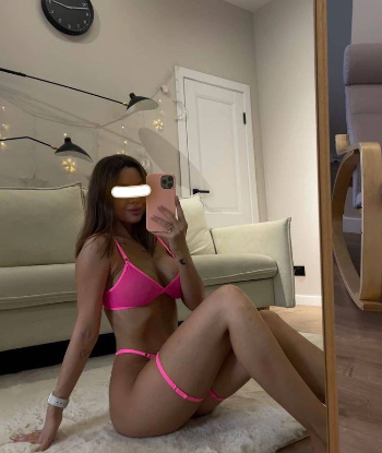 Девочка Дарина 21 лет сделает с удовольствием массаж не профи и позовет в гости