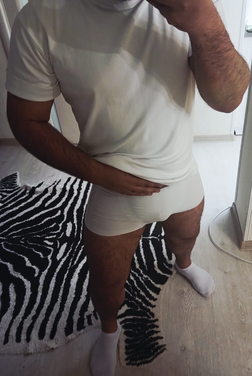 Девушка Артём 31 лет исполнит минет глубокий и пригласит к себе в Любой район