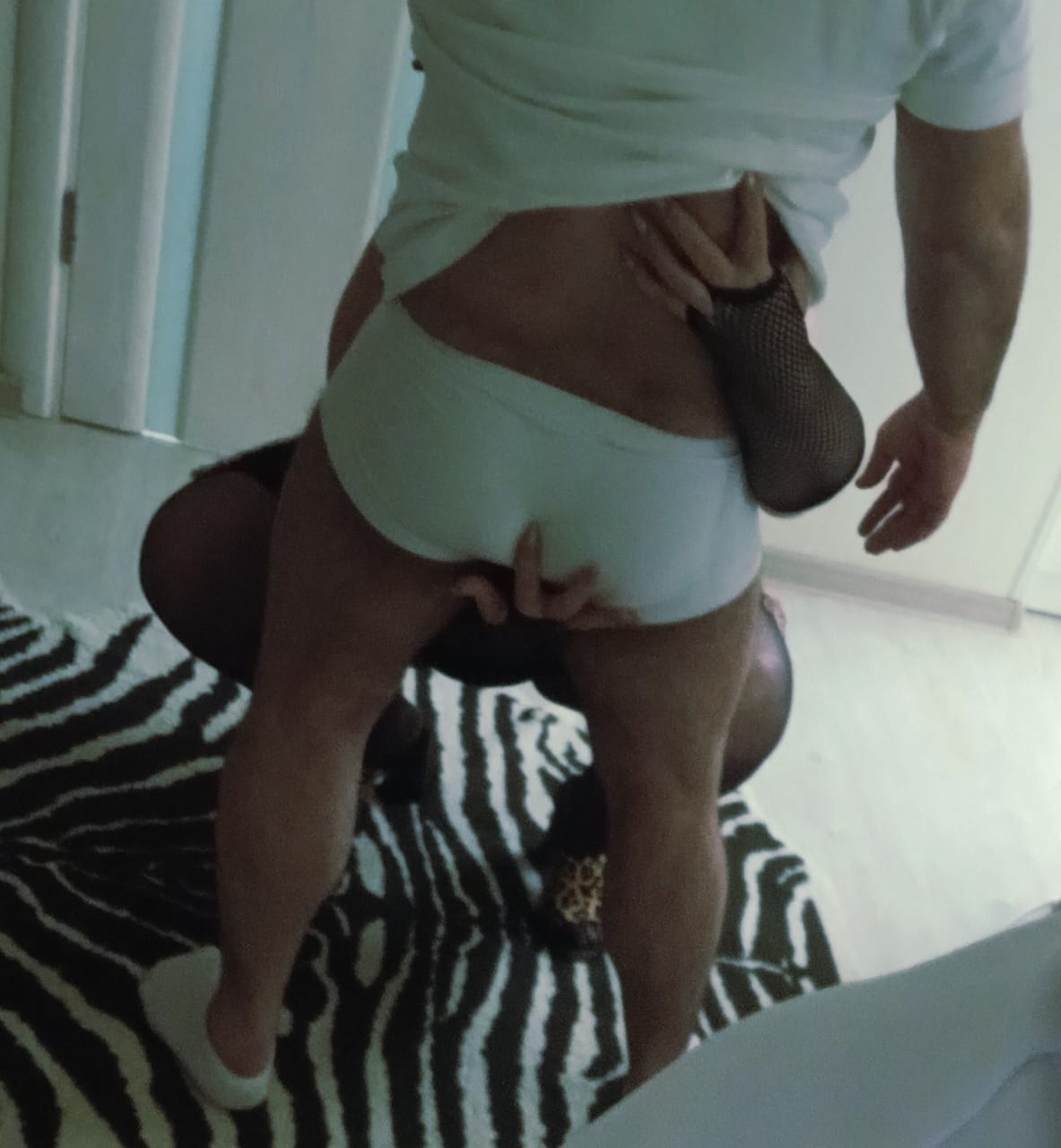 Брюнет  Артём и София 32 лет исполнит групповой секс и примет у себя