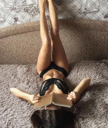 Профессионалка Анжелика 20 лет сделает профессионально окончание на грудь и примет у себя