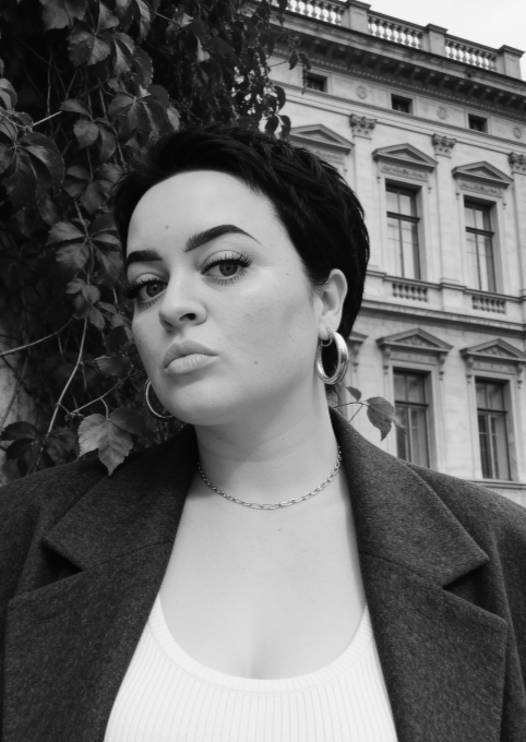 Девушка по вызову ОПЛАТА НАЛИЧНЫМИ 36 лет сделает профессионально страпон и пригласит к себе