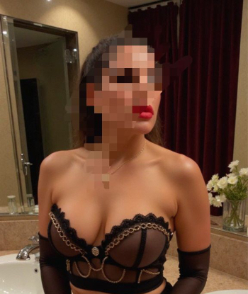 Девушка по вызову Мия с 4 размером груди исполнит массаж профи и пригласит к себе в  Квартал 300